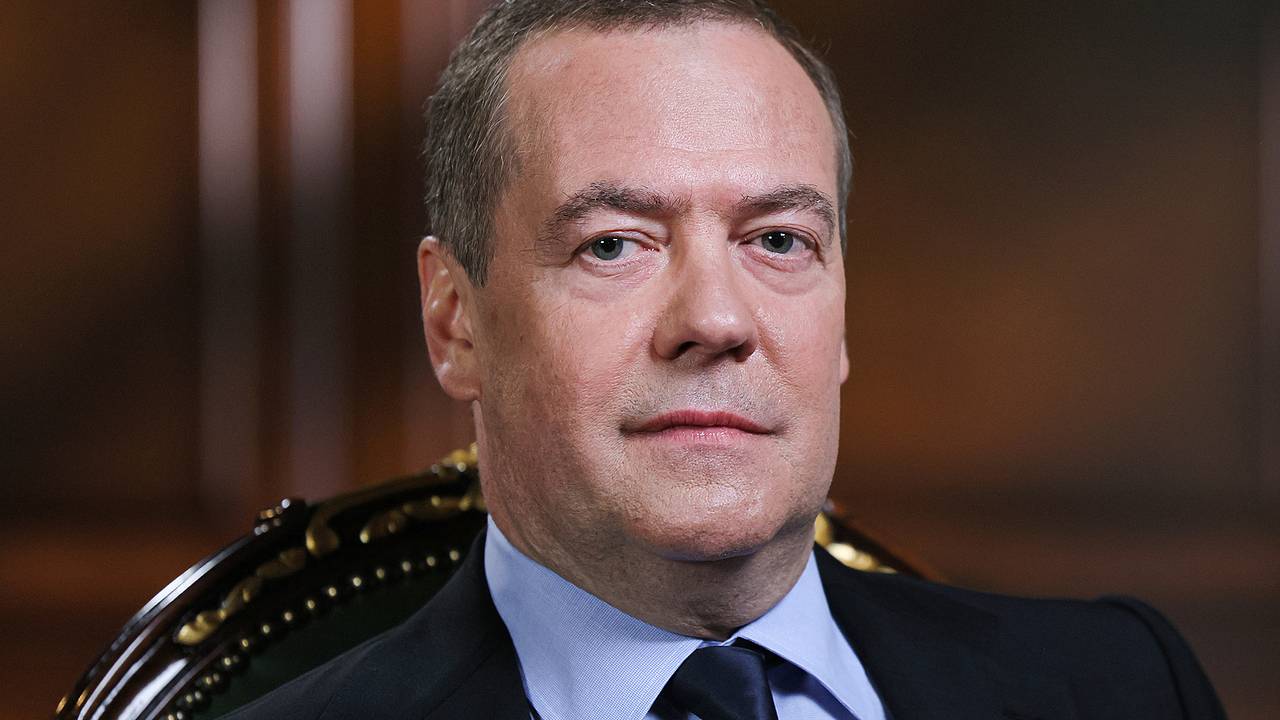 Медведев назвал Вэнса смелым парнем