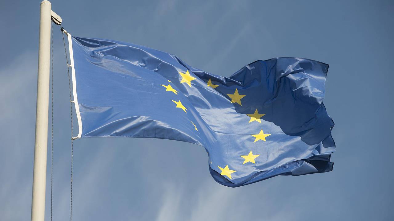 Проигравшую в конфликте Европу призвали смотреть на решение судьбы Украины США и Россией