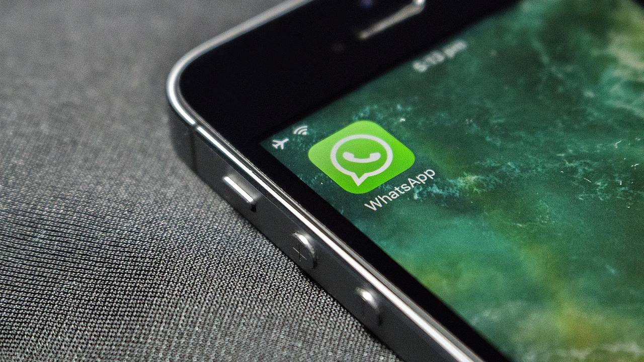 Россиянам посоветовали временно удалить WhatsApp