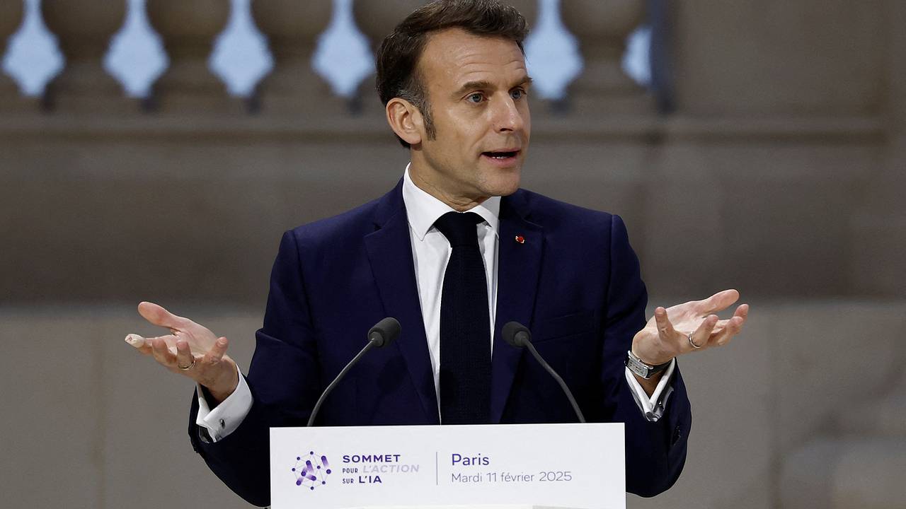 Во Франции раскритиковали Макрона за желание созвать саммит разжигателей войны