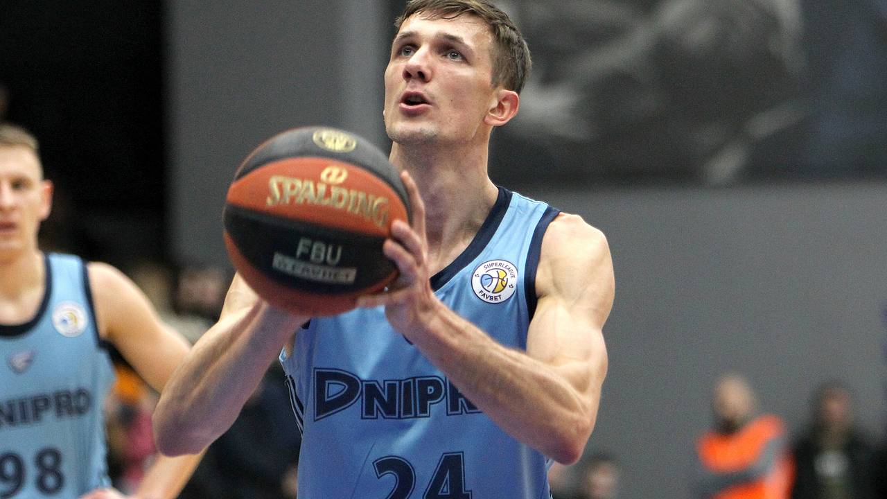 Украинского баскетболиста сняли с поезда и забрали в ТЦК