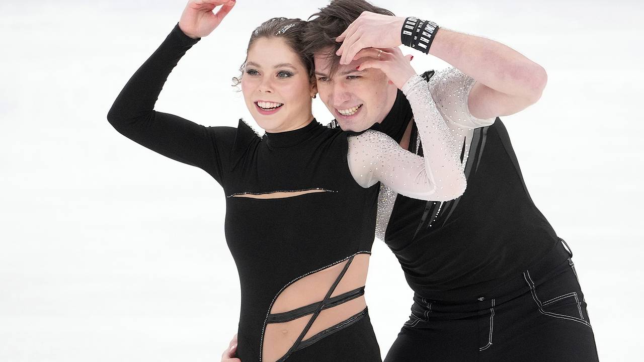 Фигурист опоздал на церемонию награждения финала Гран-при России