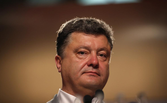 Порошенко рассказал, как просил у Зеленского автоматы в феврале 2022 года