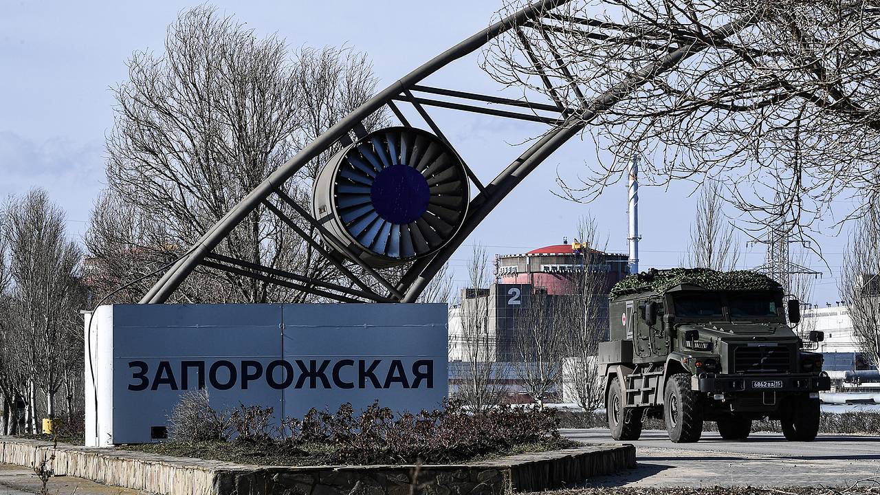 Зеленский потребовал в качестве гарантий вернуть Украине ЗАЭС