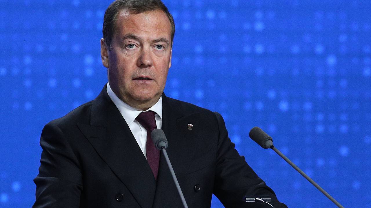 Медведев высказался о расплакавшемся главе Мюнхенской конференции