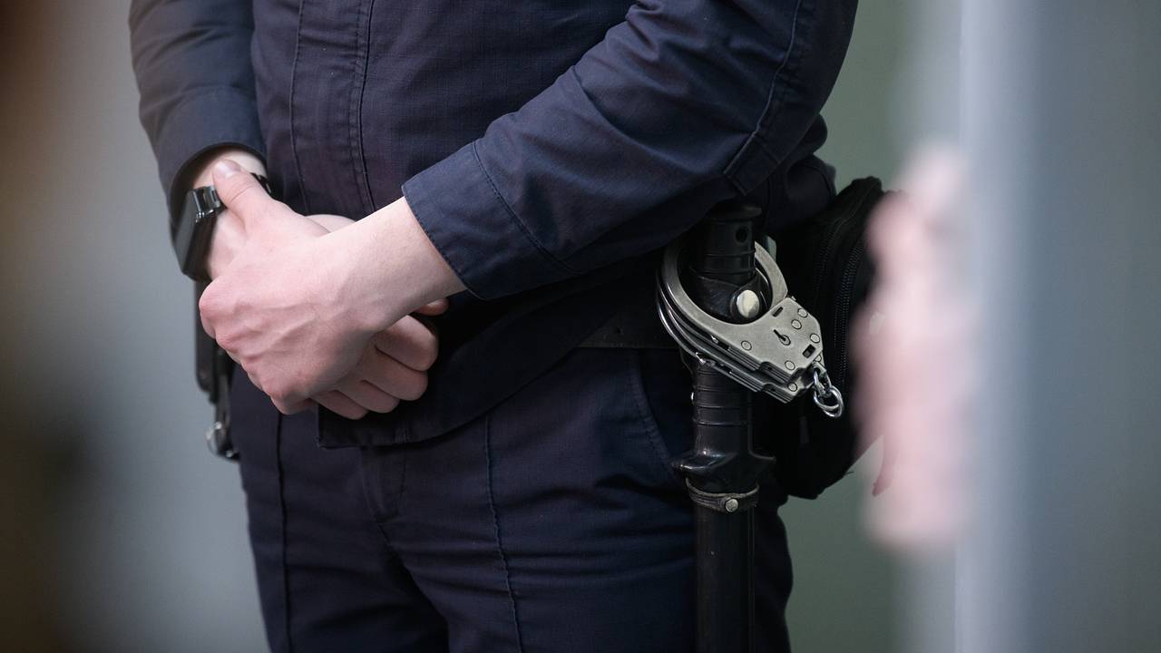 Пожилую учительницу обвинили в сексе с четырьмя школьниками