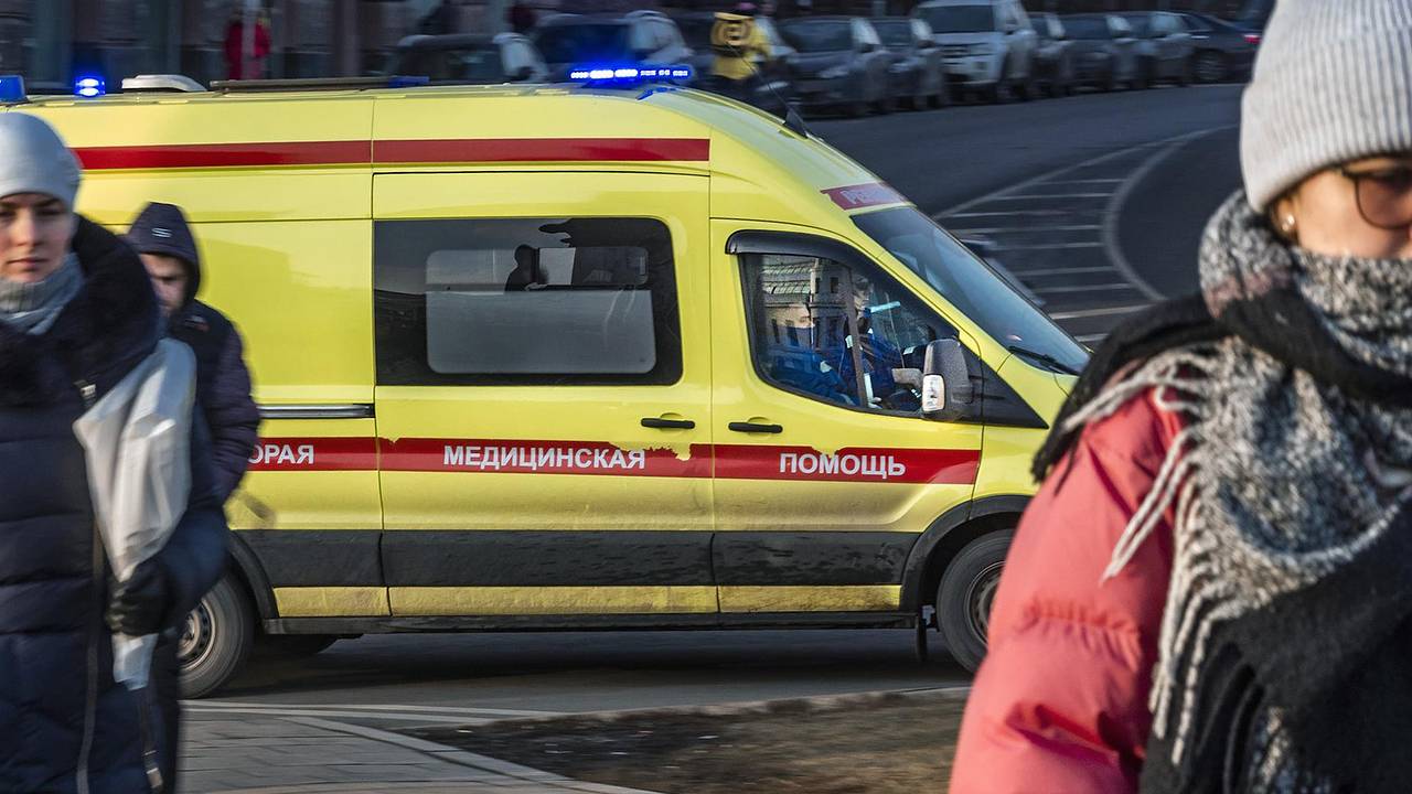 Россиянин снял штаны в подъезде и впал в кому