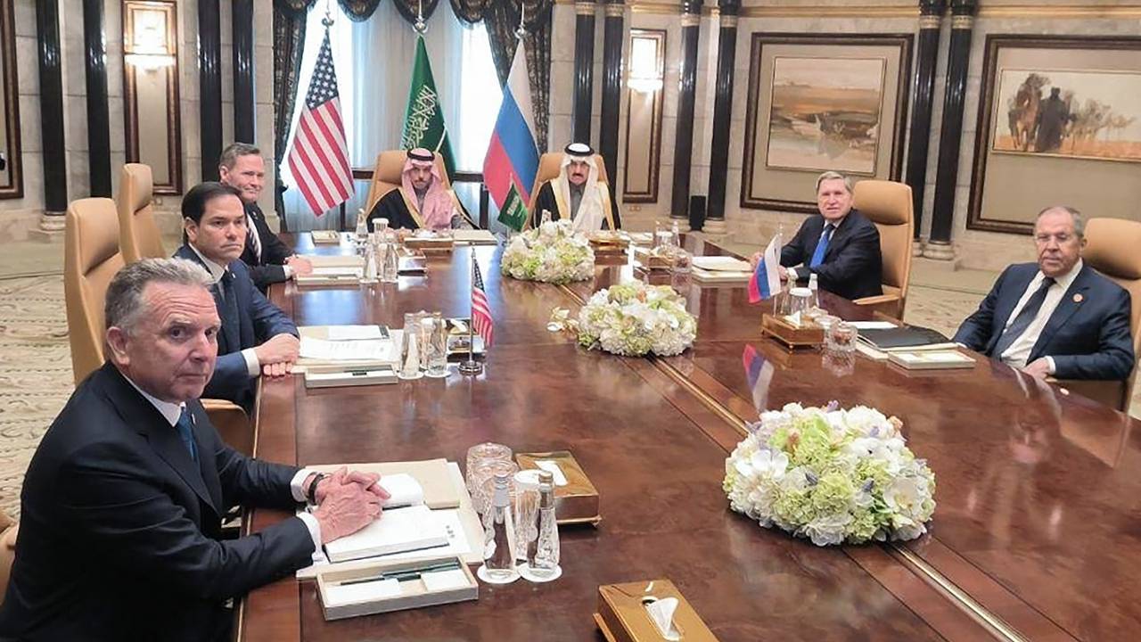 Появилось фото с переговоров России и США в Эр-Рияде