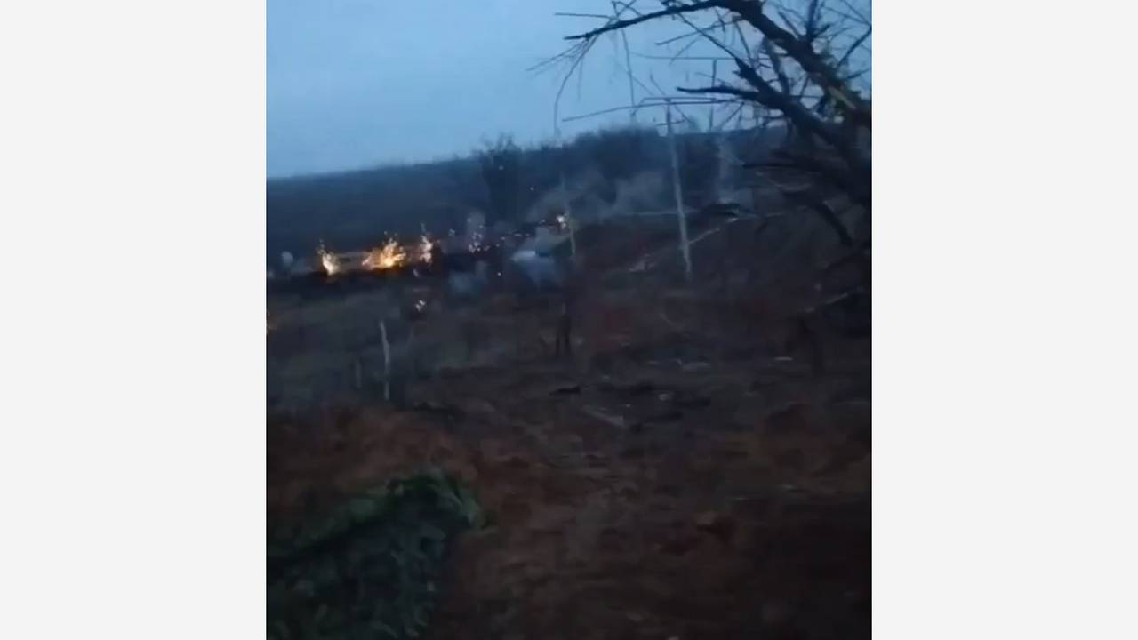 Российский военный снял видео из-под кассетного обстрела от первого лица
