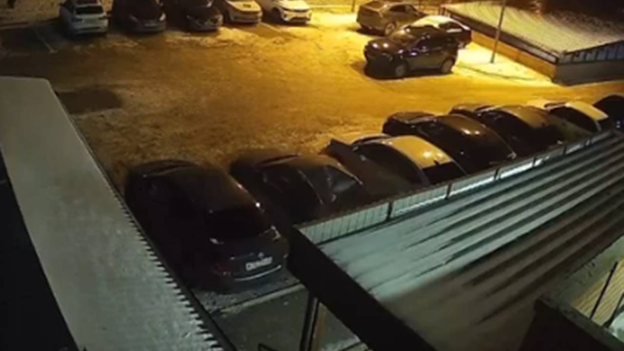 Россиянин рухнул с 18-го этажа на машину, выжил и попал на видео