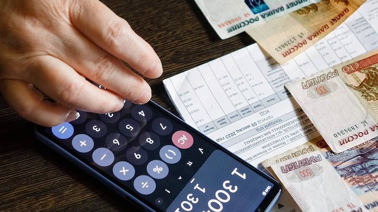 Должников по ЖКУ предупредили о риске лишиться дачи и машины