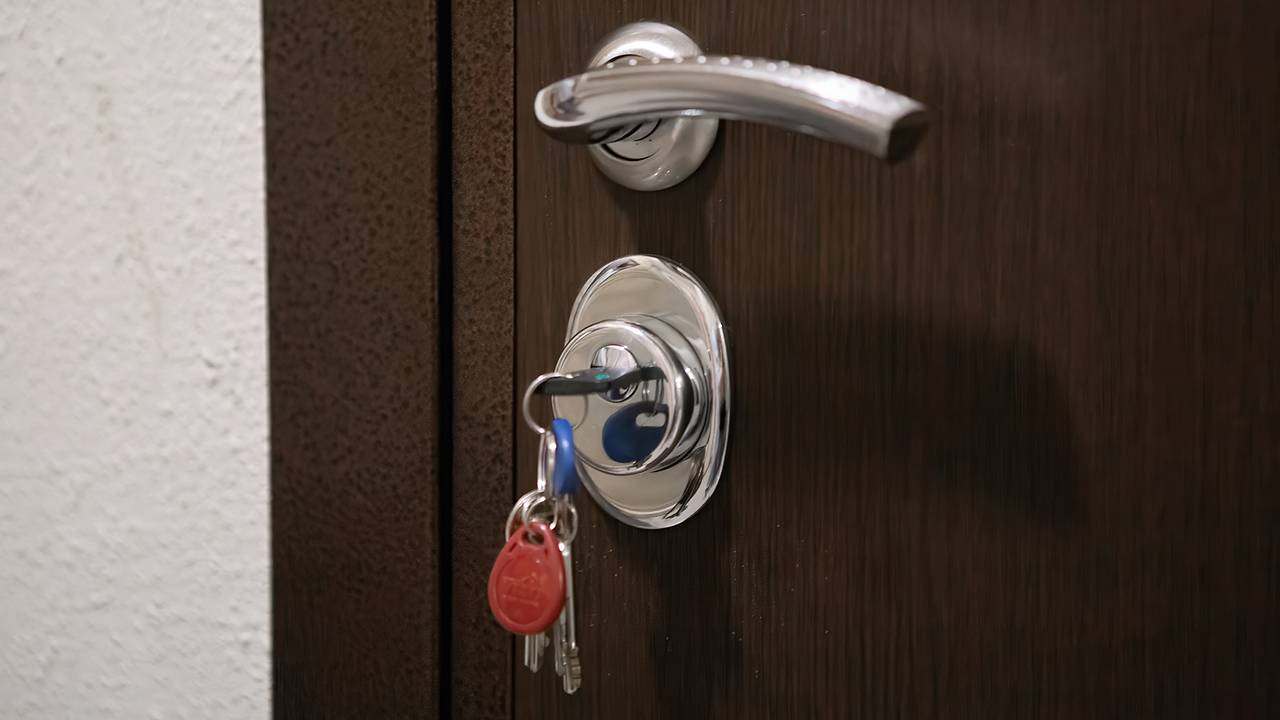 Россиянам назвали план на случай изъятия квартиры за долги