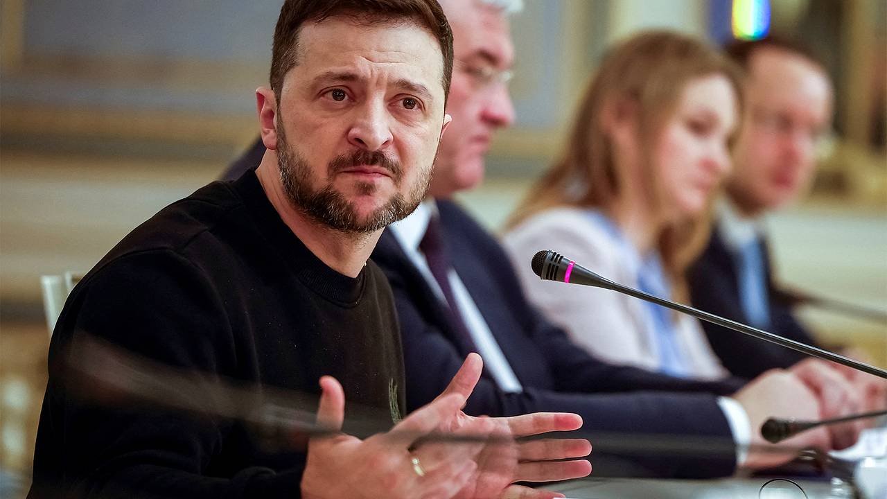 Стало известно о поисках Зеленским обрывков информации о переговорах России и США