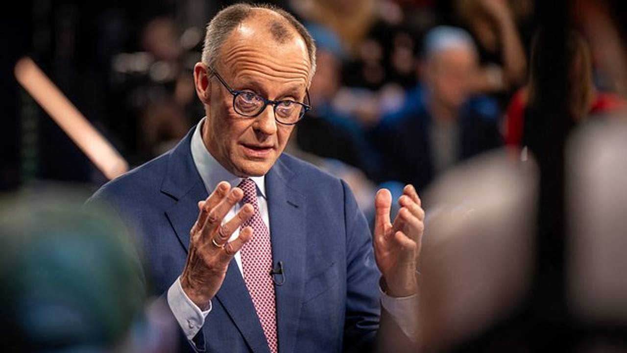 Кандидат в канцлеры Германии призвал попытаться наладить отношения с Россией