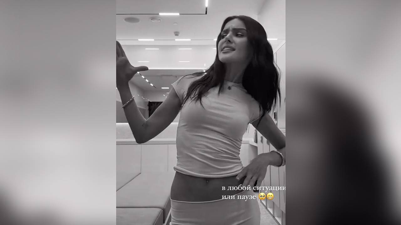 Дина Саева в мини-шортах станцевала перед камерой