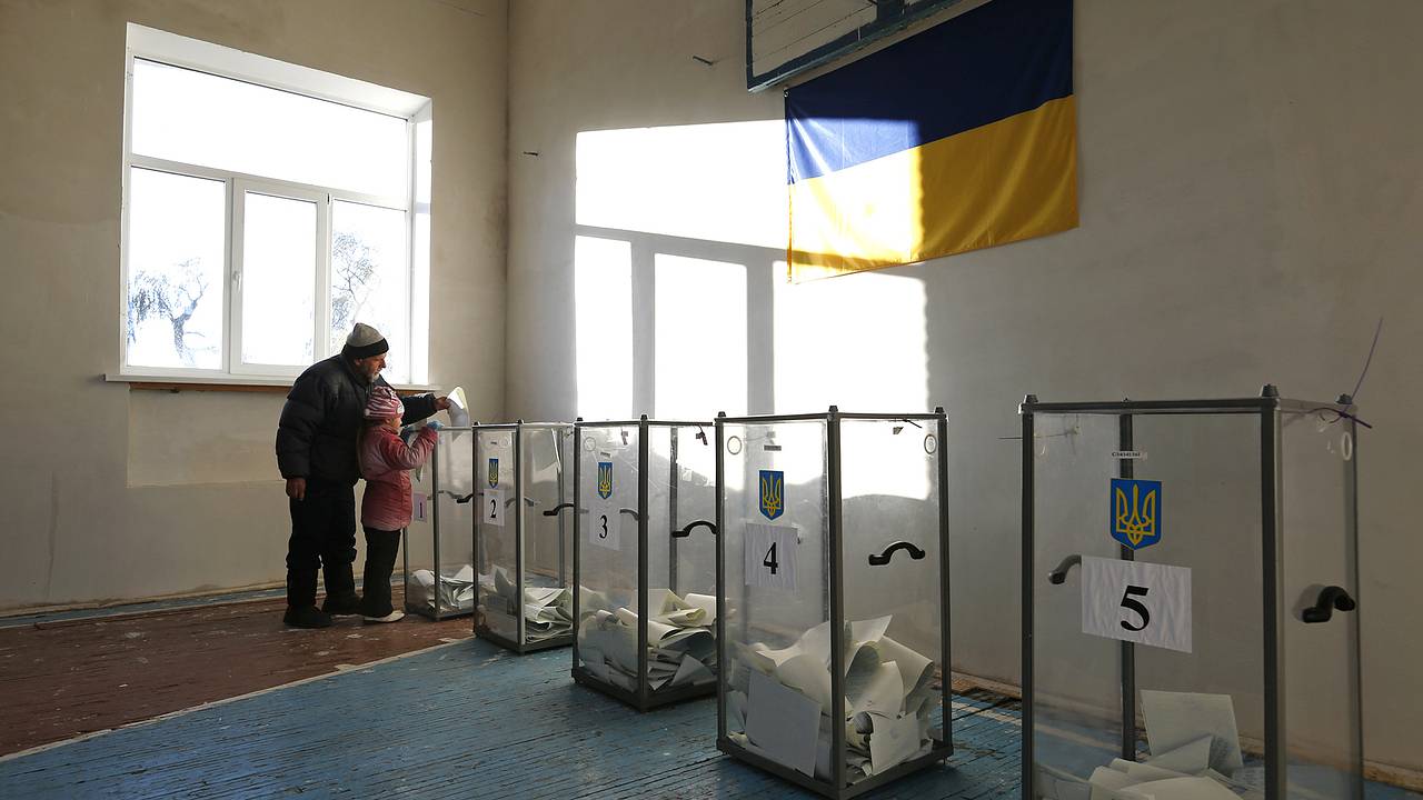 Вероятность скорого проведения президентских выборов на Украине оценили