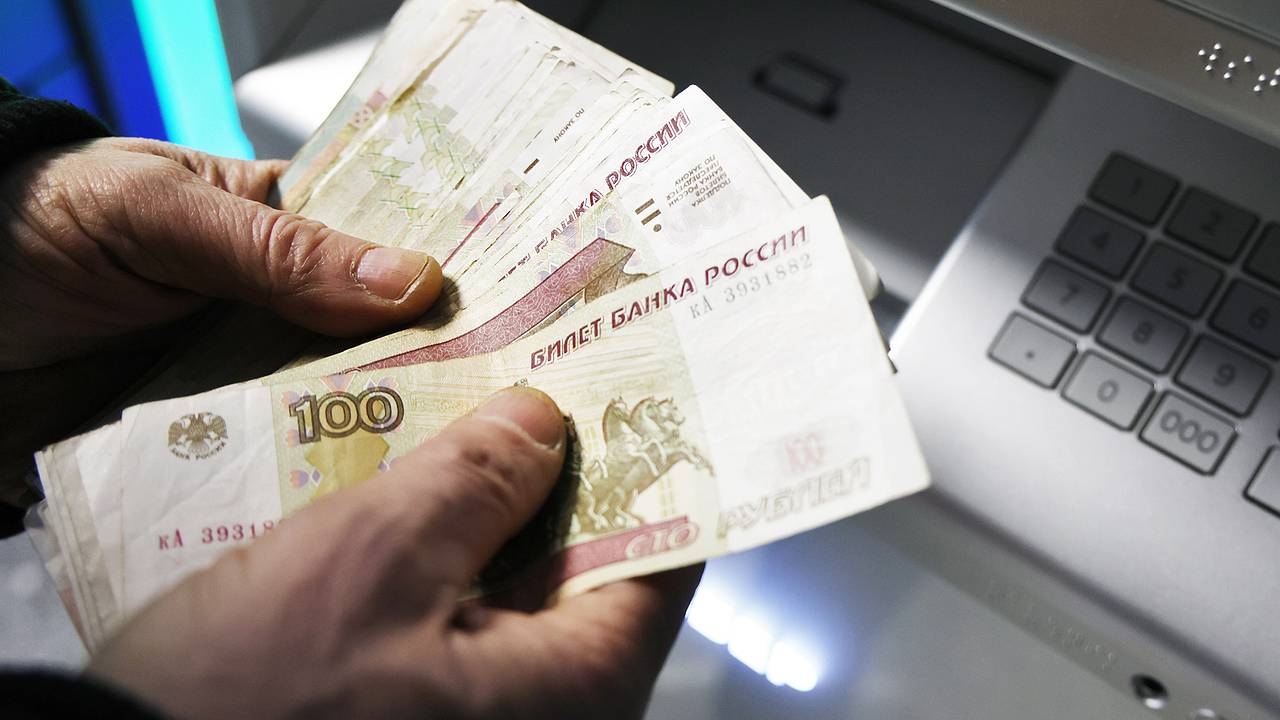 В МВД выступили за внесудебную блокировку денежных переводов