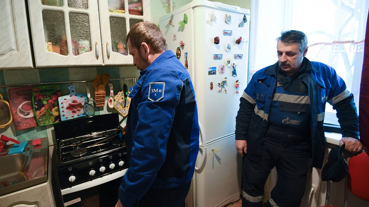 Представителям одного вида коммунальных услуг позволят врываться в квартиры россиян