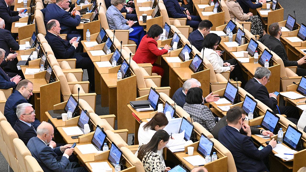 Депутата Госдумы захотели уволить за 200 дней прогулов