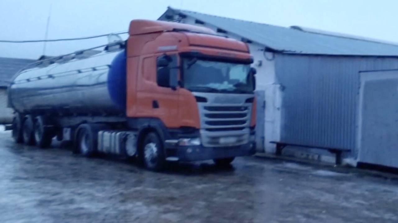 Предприимчивые россияне ради наживы похитили молоко из автоцистерны