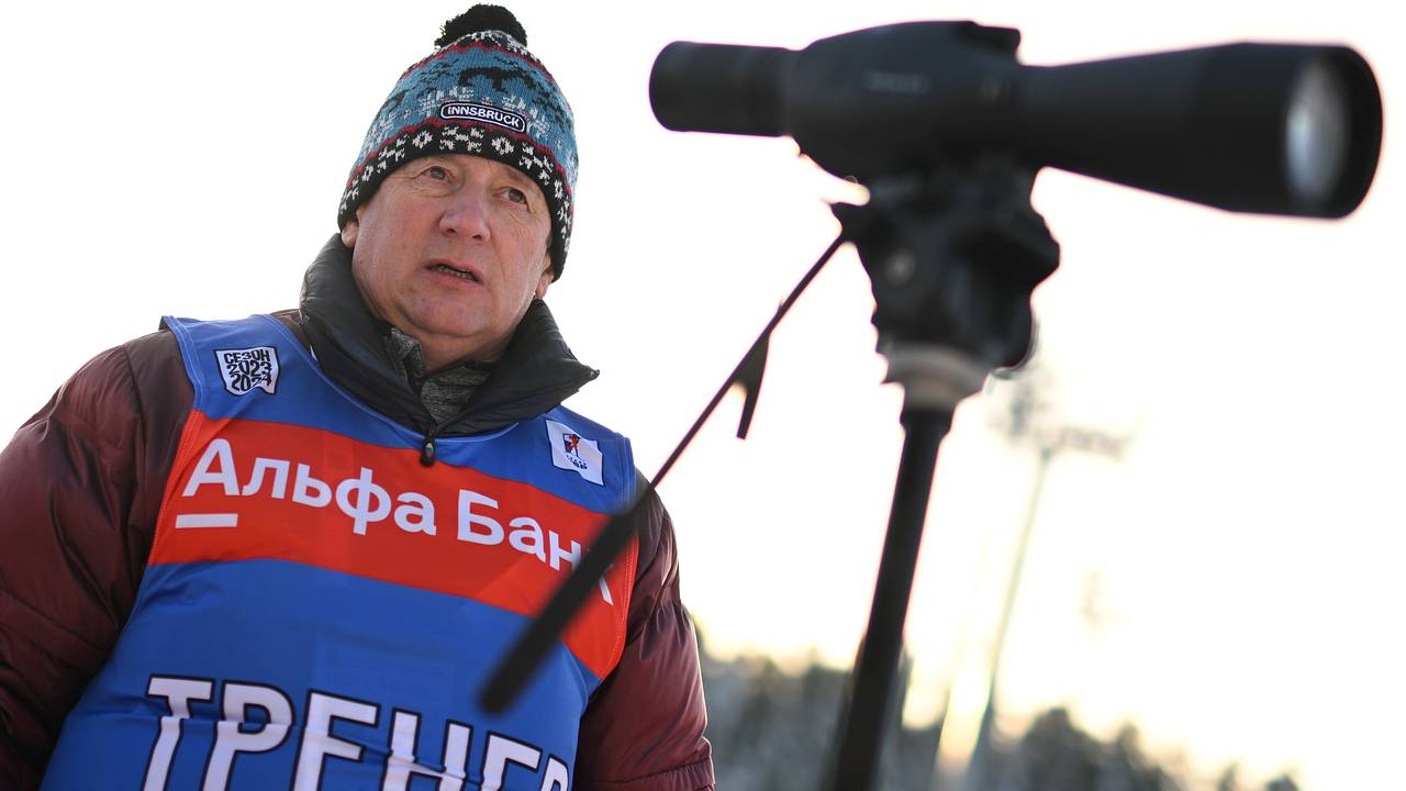 Тренер сборной России по биатлону счел подопечных неспособными бороться за медали ЧМ