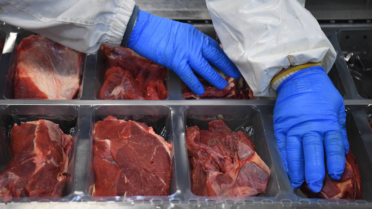 Россия стала активнее закупать за рубежом один тип мяса
