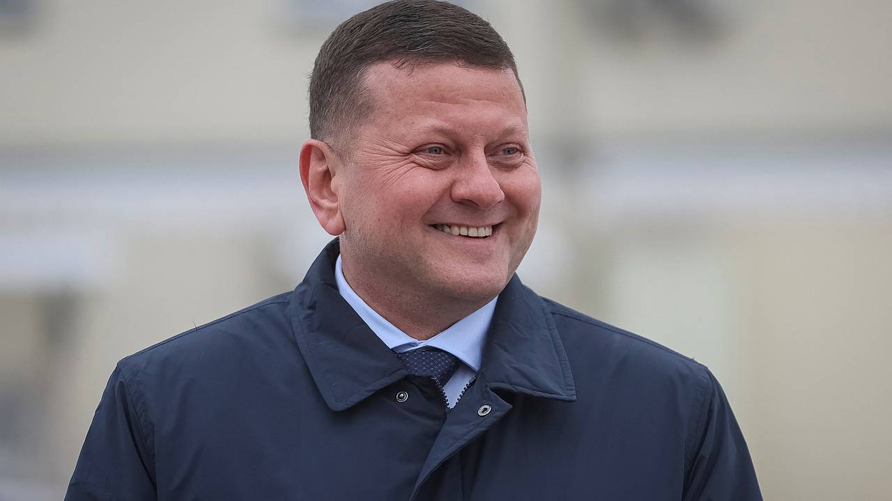 Опрос предрек Зеленскому разгромное поражение от Залужного