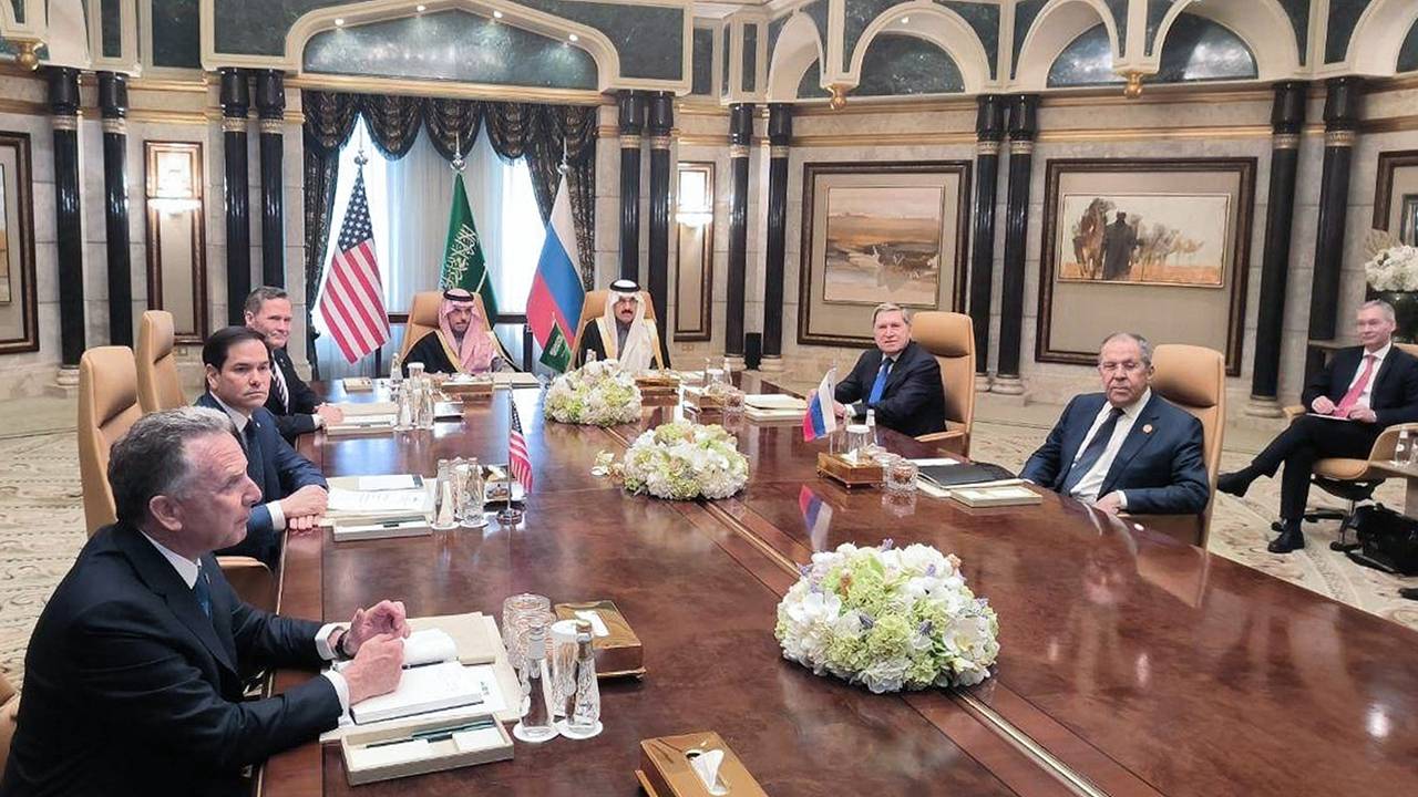 Улучшение отношений между Россией и США объяснили