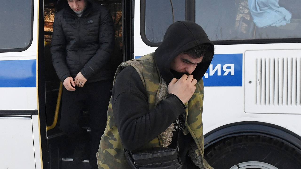 За 2024 год российские суды выслали из страны на треть больше мигрантов