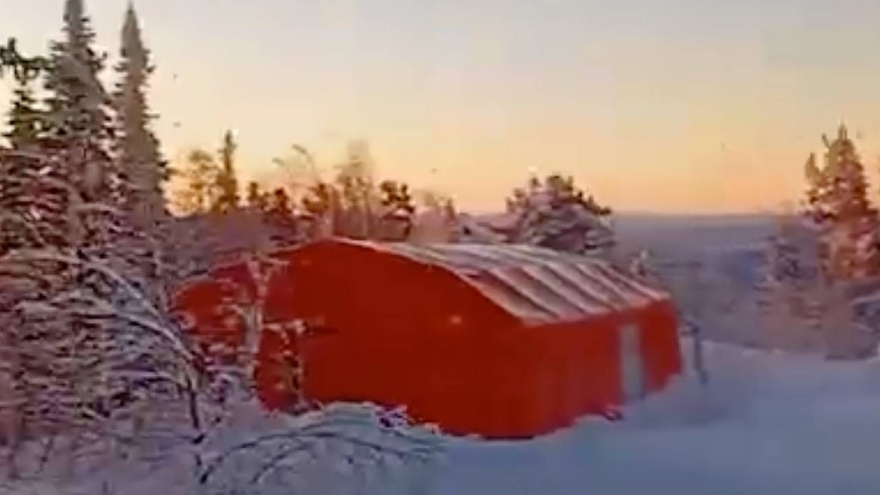 Россиянин создал бесплатный пункт обогрева для туристов в горах и был оштрафован