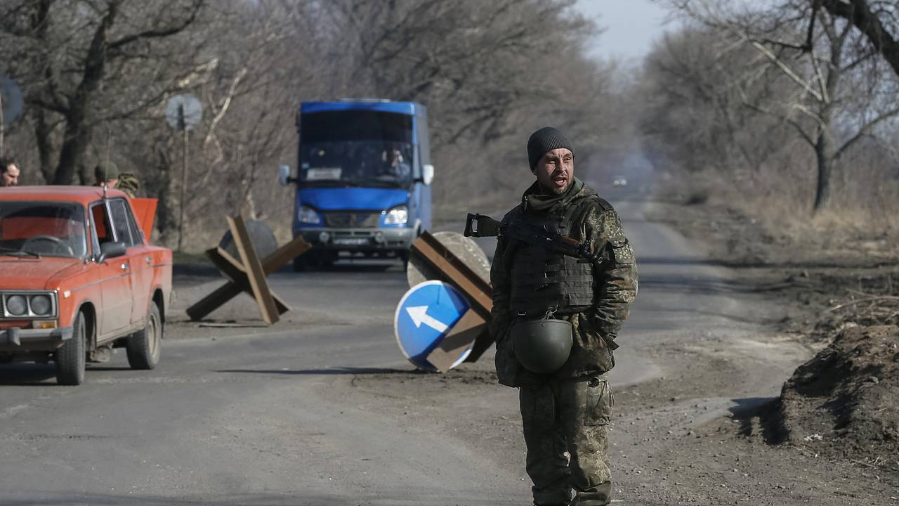 Боец ВСУ занял денег у бабушки из Курахово на взятку для побега
