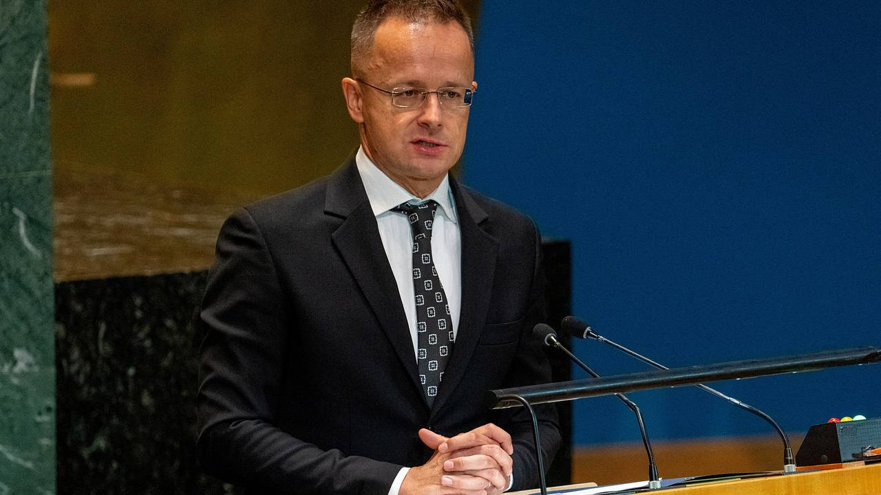 Венгрия помешает ЕС ввести новые санкции против России