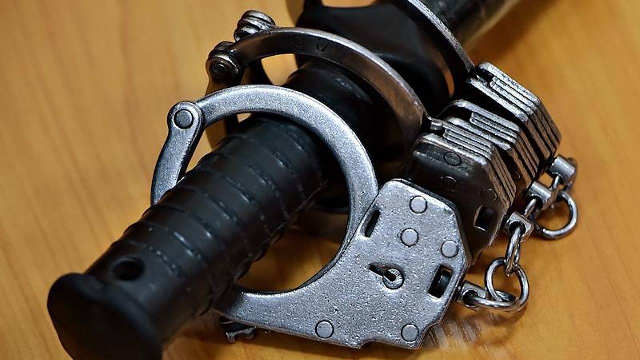 Трех работавших на мошенников молодых россиян задержали за обман пенсионеров