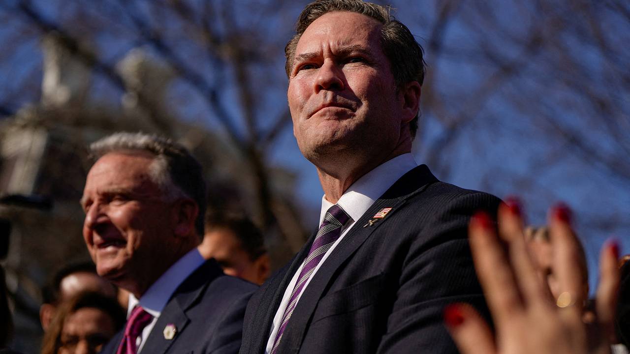 В Белом доме заявили о замедлении поставок оружия Украине