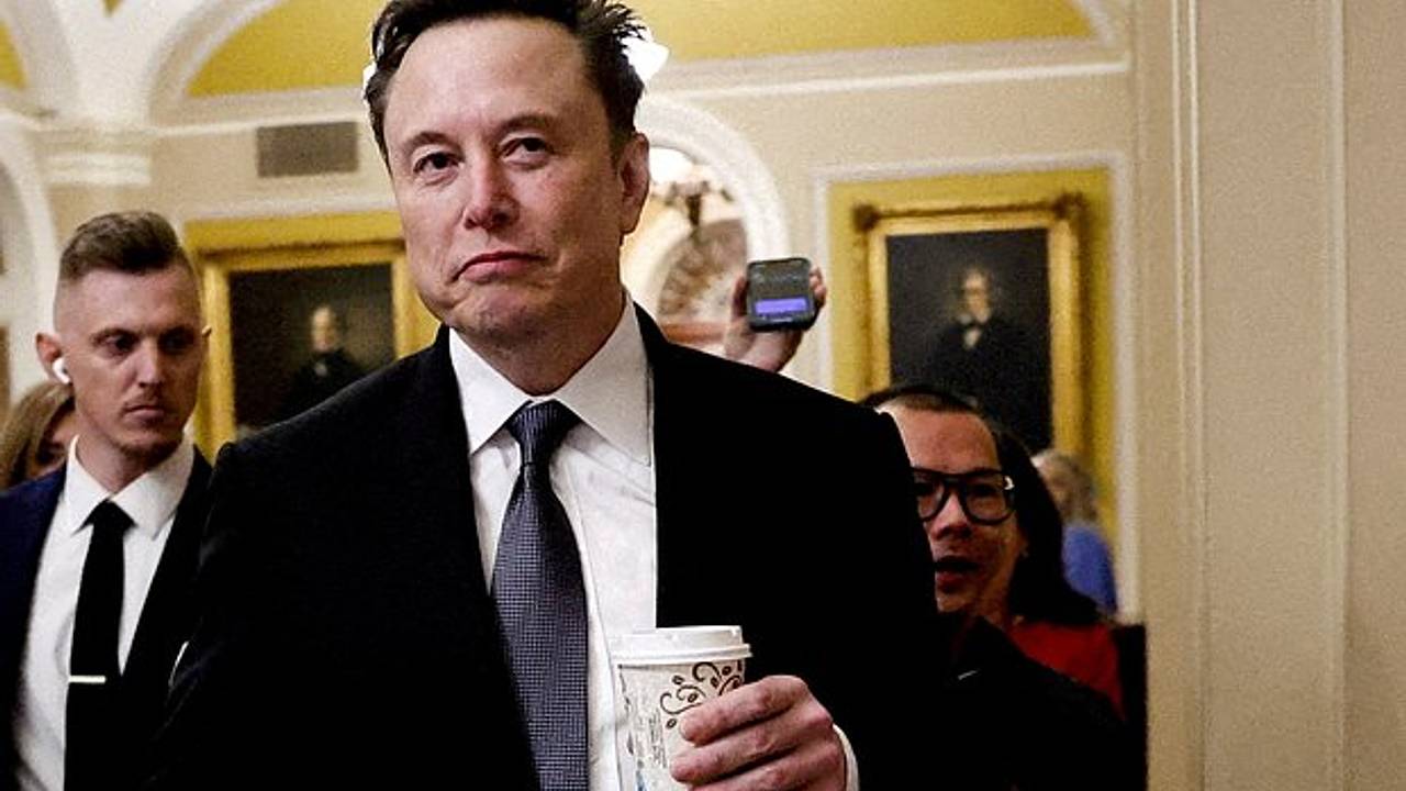 Маск рассказал о политическом поражении Зеленского