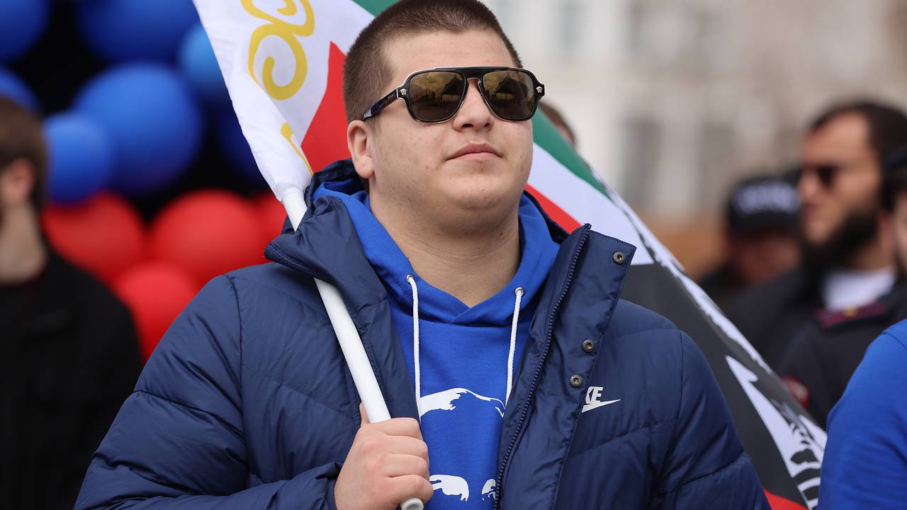 Студентов университета имени Путина посадили на транспорт несовершеннолетнего Кадырова