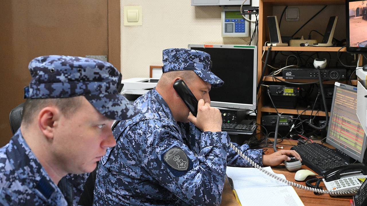 Россияне издевались над студентками на автомойке и были отпущены