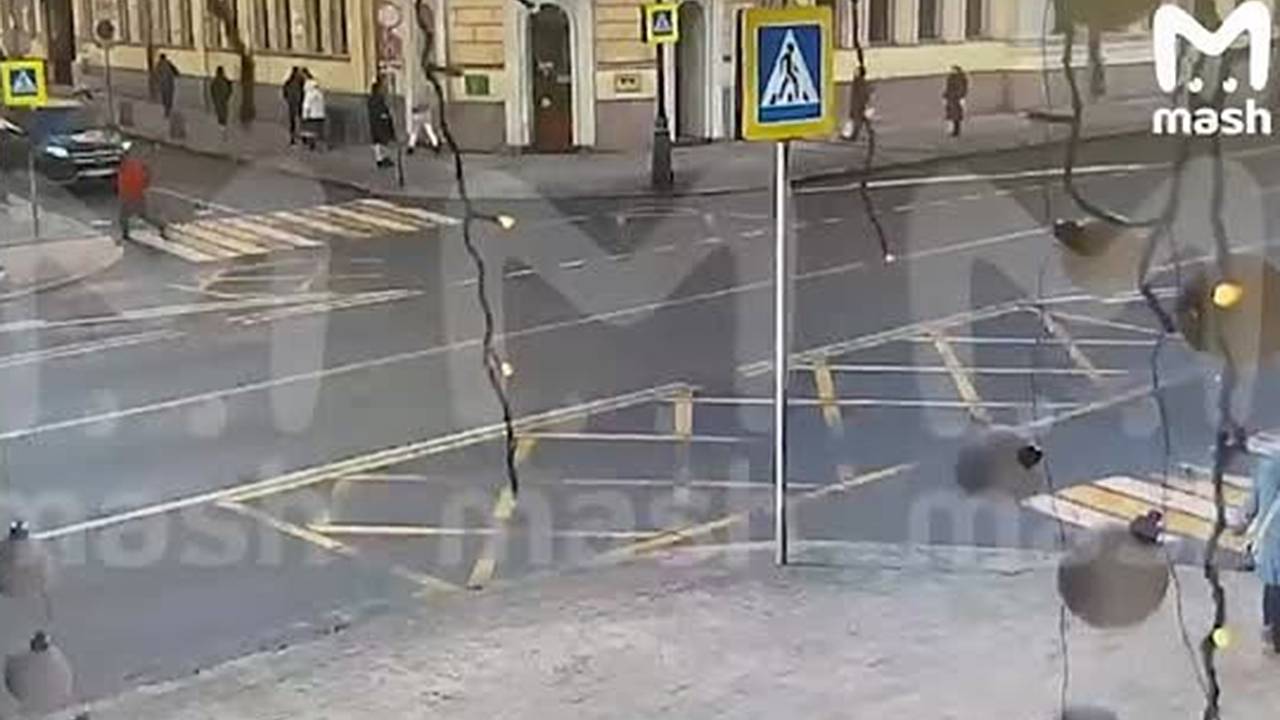Появилось видео момента ДТП с российским министром в центре Москвы