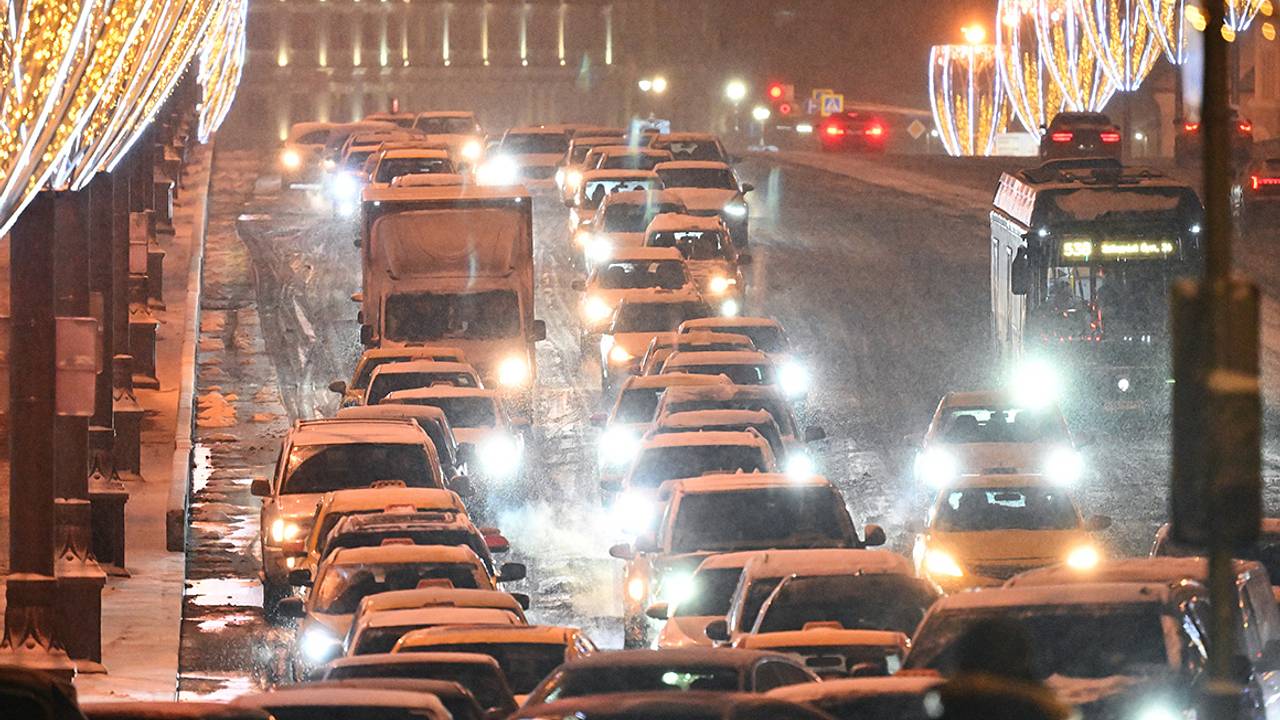 Сотни километров новых дорог собрались построить в Москве