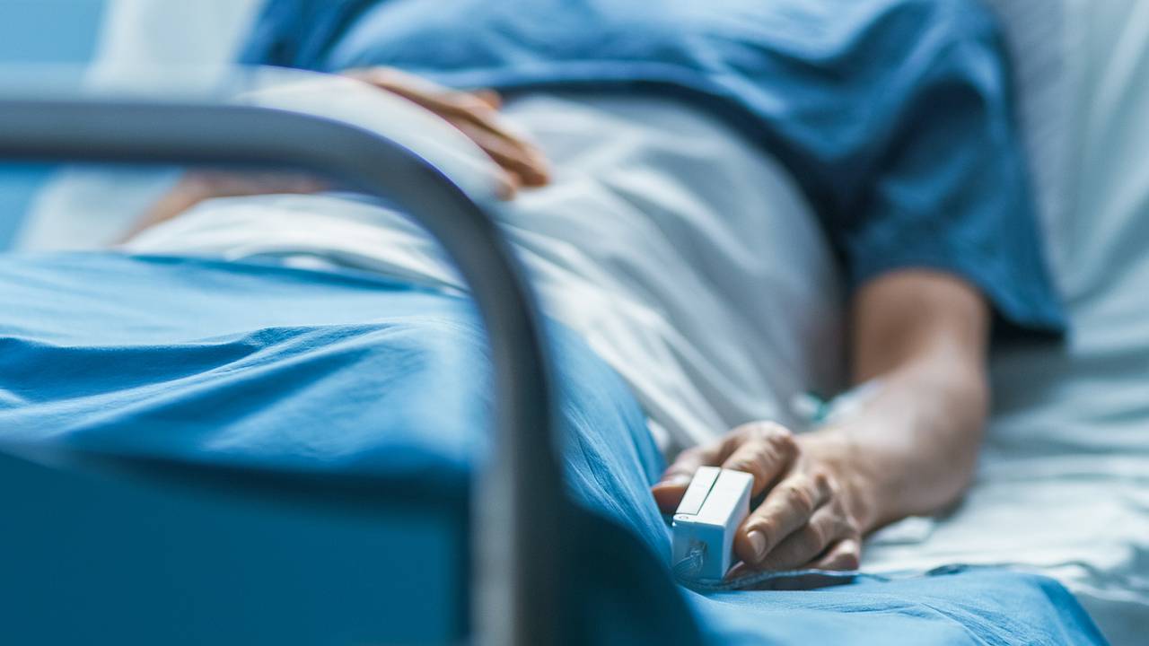 Туристка поехала в Таиланд с мужем на годовщину свадьбы и попала в больницу в агонии