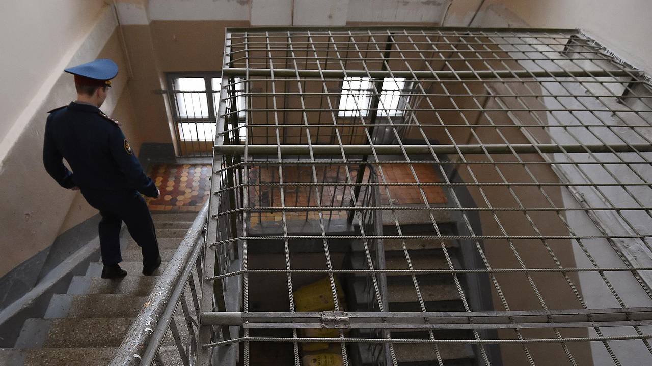 Российский военнослужащий открыл стрельбу по сослуживцам из автомата и сел на 19 лет