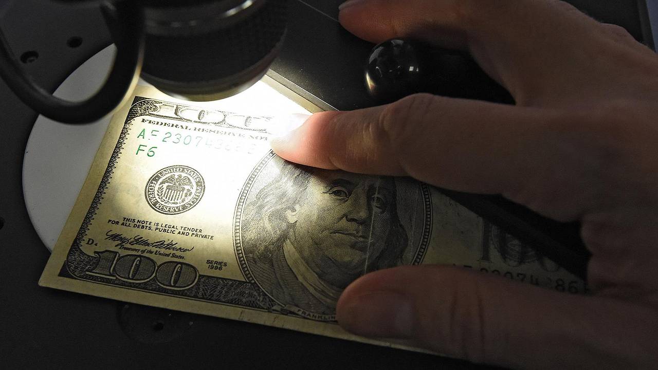 Масштаб убытков россиян из-за отказа менять старые доллары оценили