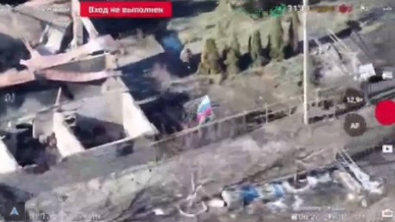 Российские военные водрузили триколор в селе Улаклы в ДНР