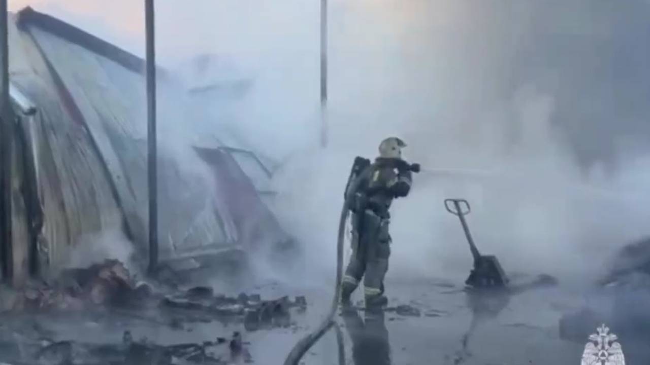 Пожар на складе макулатуры в Ростове локализовали