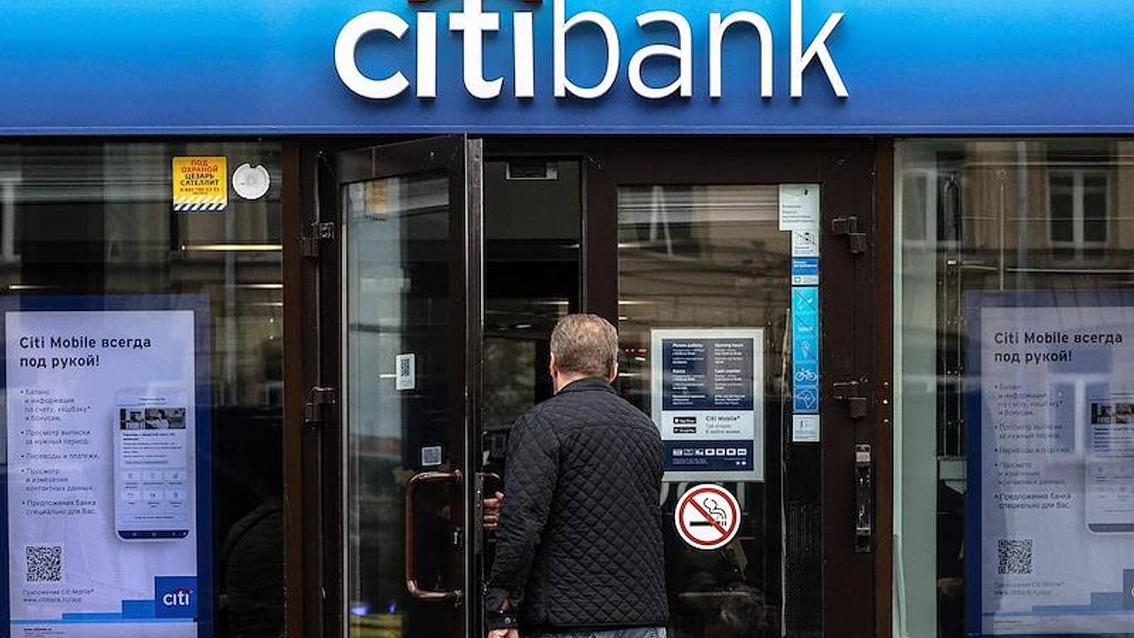 Покидающий Россию Ситибанк простит долги части заемщиков