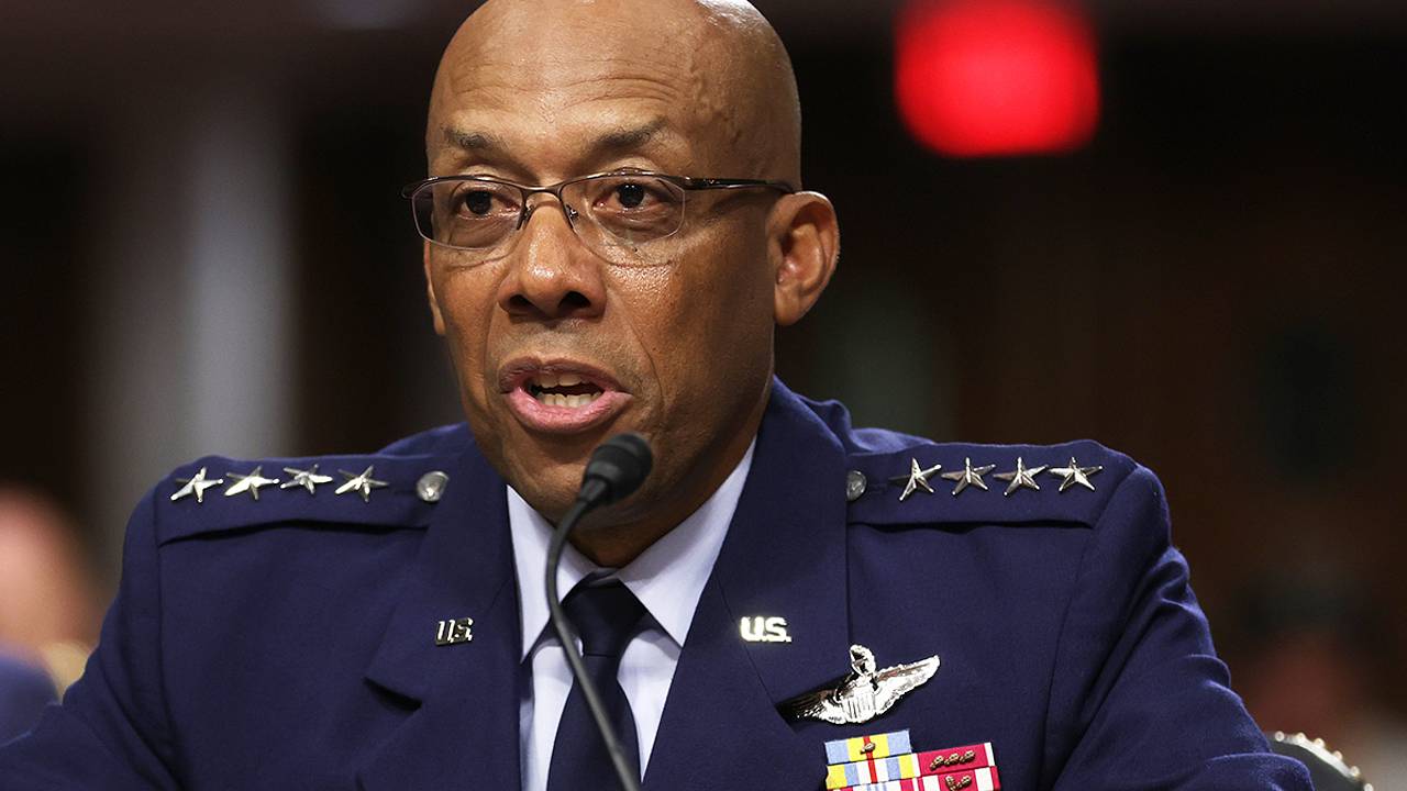 Трамп отправил в отставку главу Генштаба США