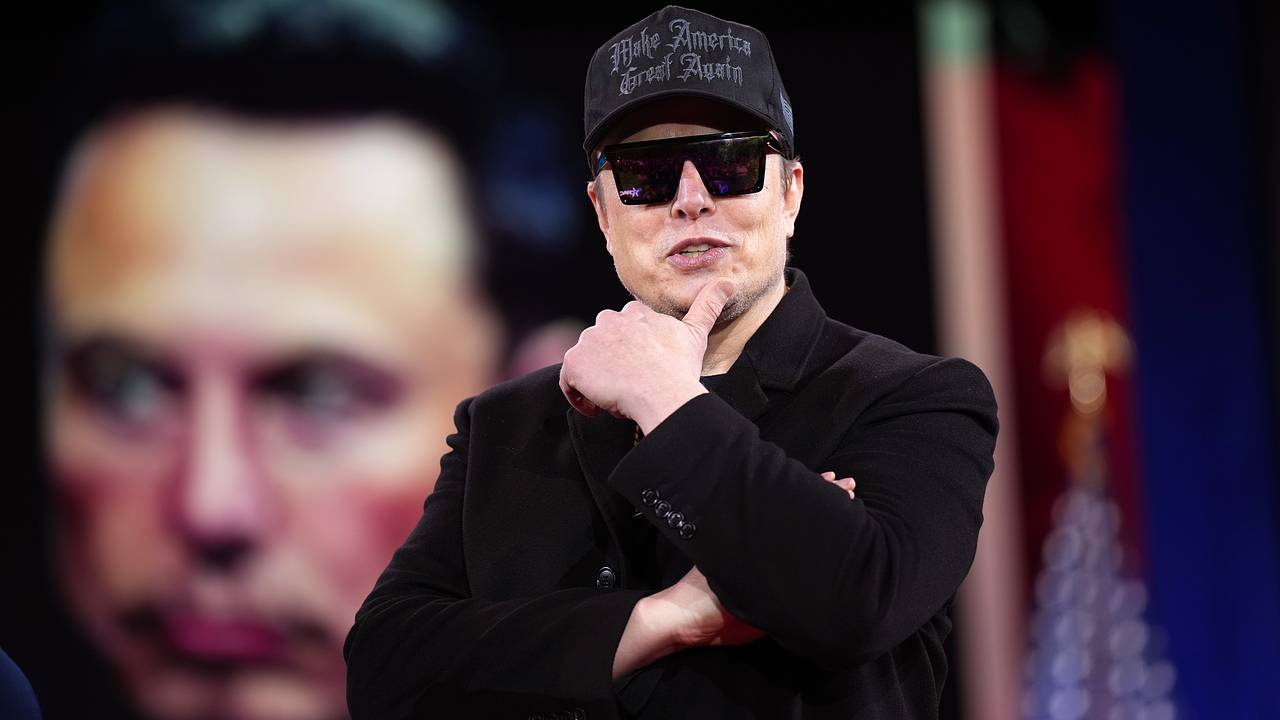 Медведев согласился со словами Маска о хищениях Киевом денег