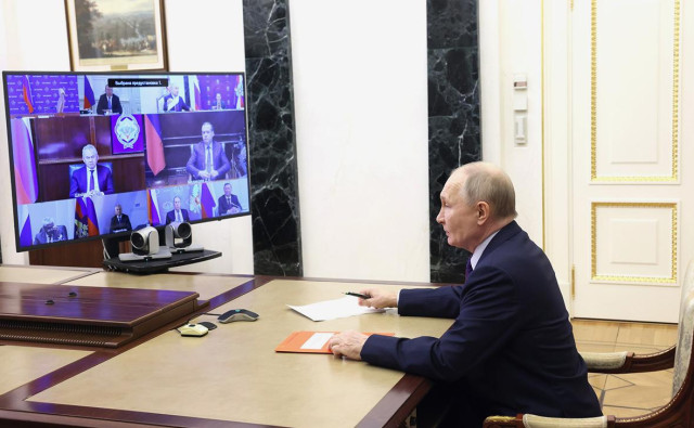 Путин в субботу провел оперативное совещание с Совбезом