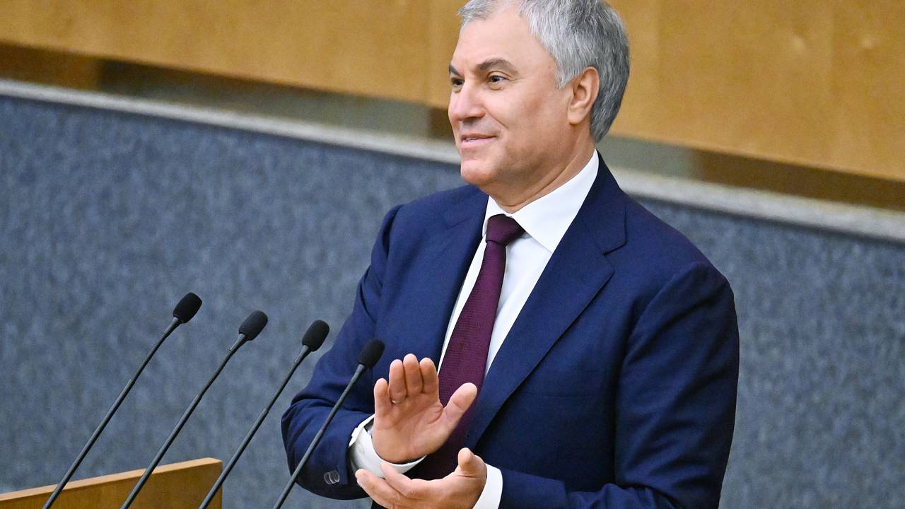 Володин отказался поздравлять с 23 февраля уехавших из России