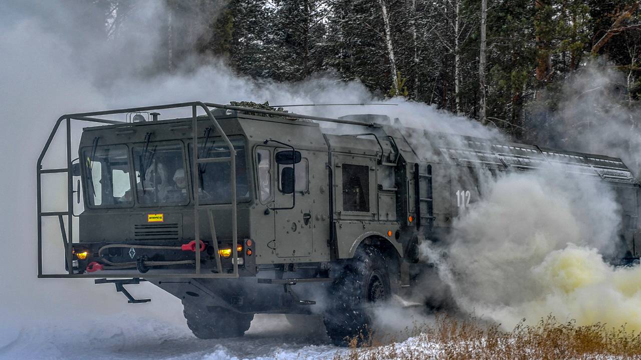 Россия выпустила ракеты по штабу с командирами ВСУ и иностранными советниками. Момент удара «Искандером» попал на видео